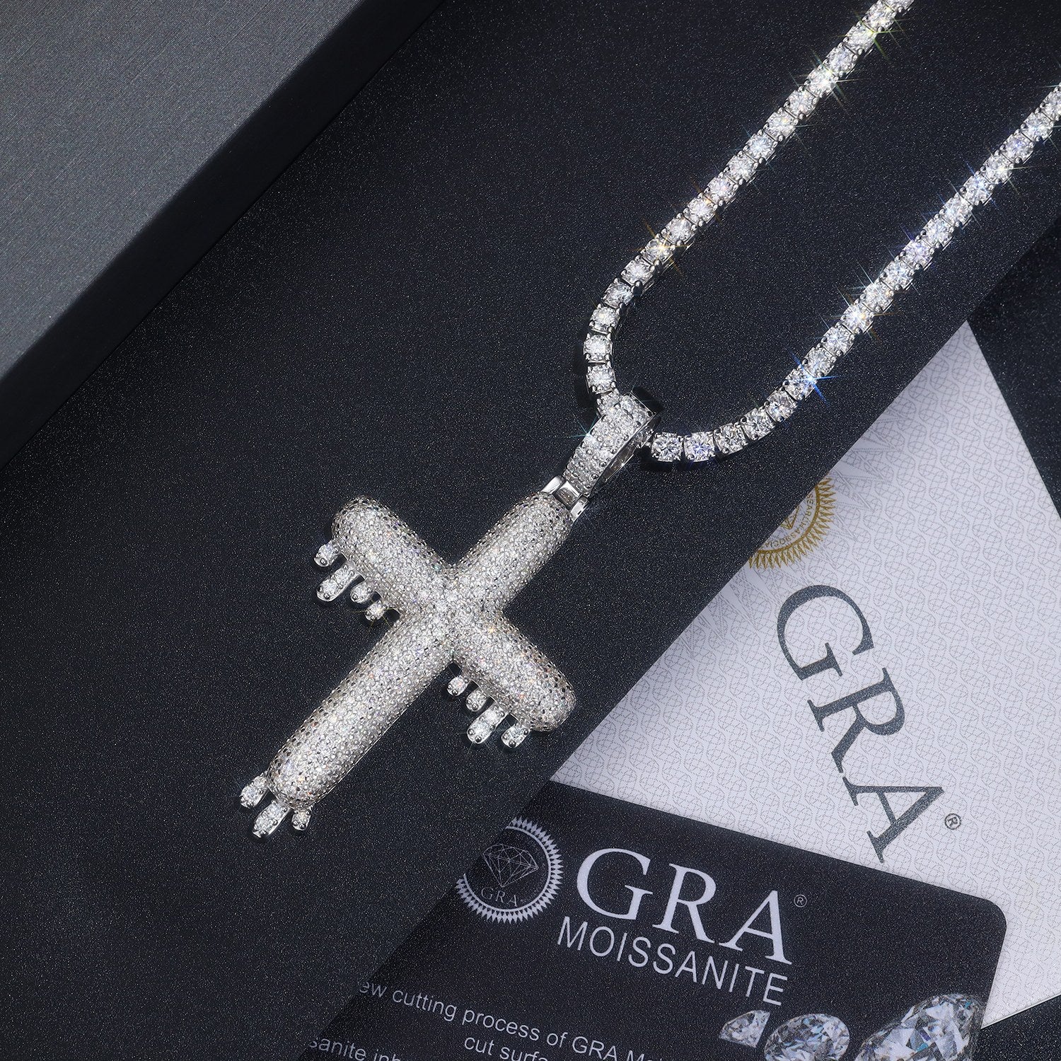 Set With Top-quality Moissanite, This Luxurious And Fashionable Light Luxury Trend Jewelry Necklace Pendant Is Made Of S925 Silver Electroplated With Platinum